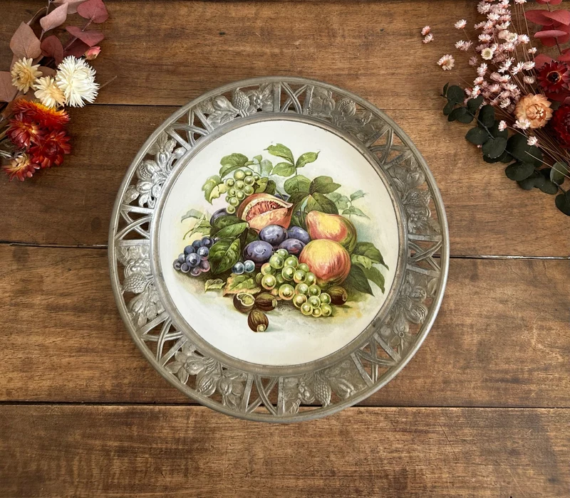 Assiette corbeille à fruits cerclée d'étain nature morte