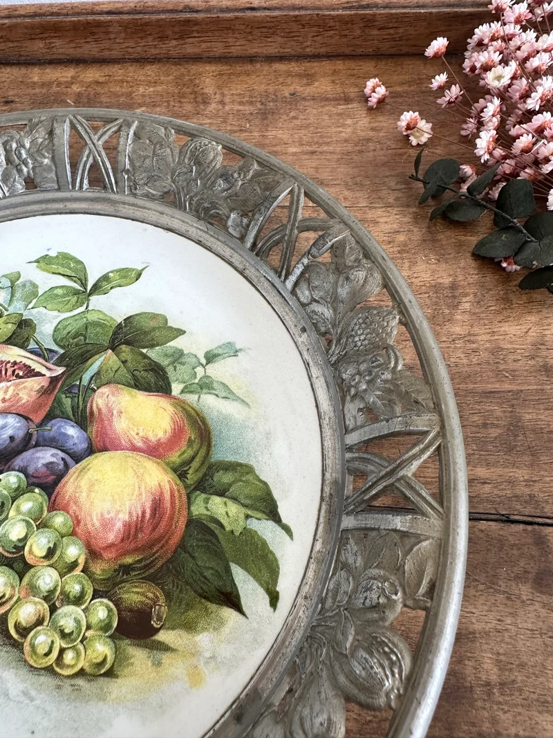 Assiette corbeille à fruits cerclée d'étain nature morte