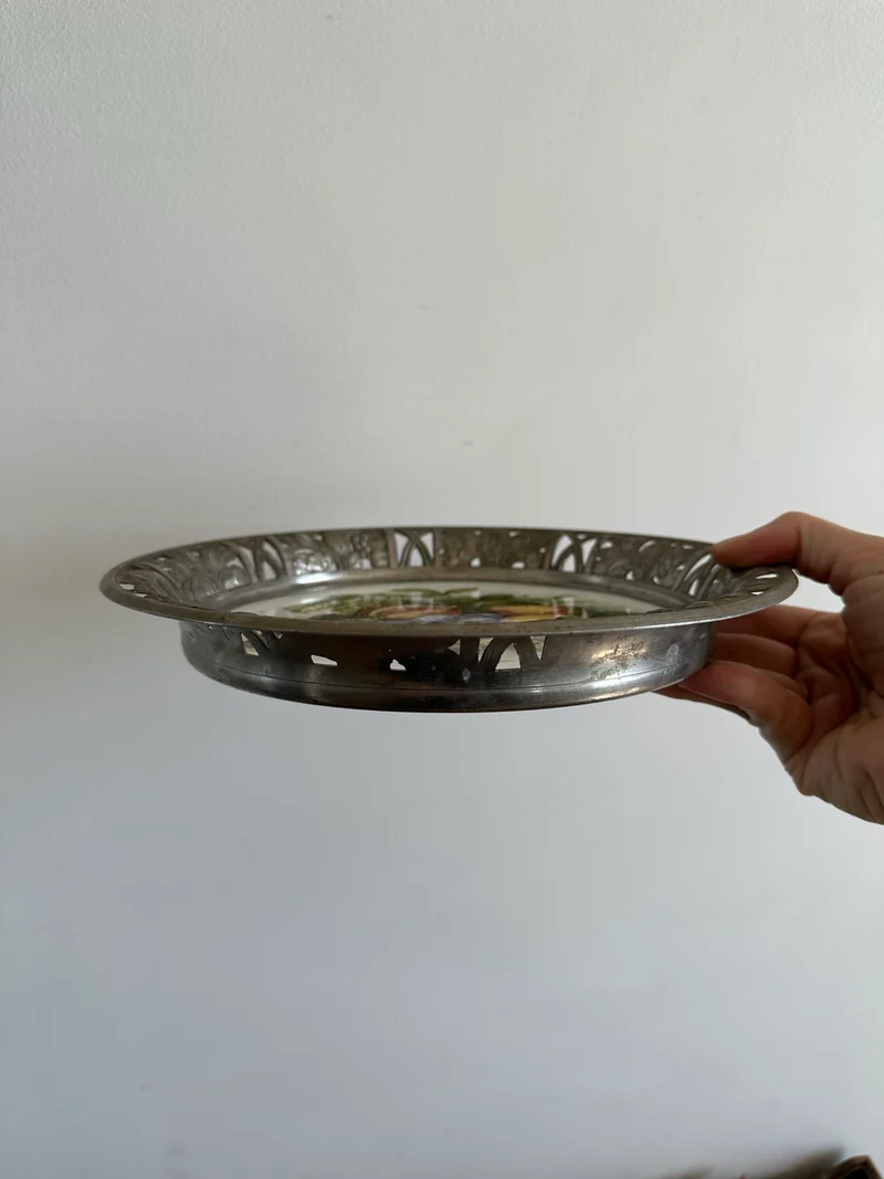 Assiette corbeille à fruits cerclée d'étain nature morte