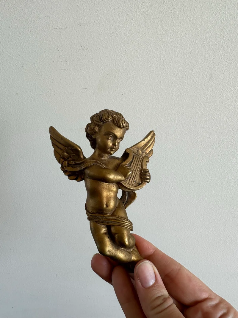 Angelot musicien lyre en plâtre doré