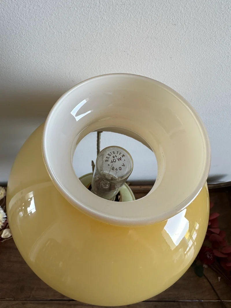 Lampe en onyx avec abat jour en opaline orangée