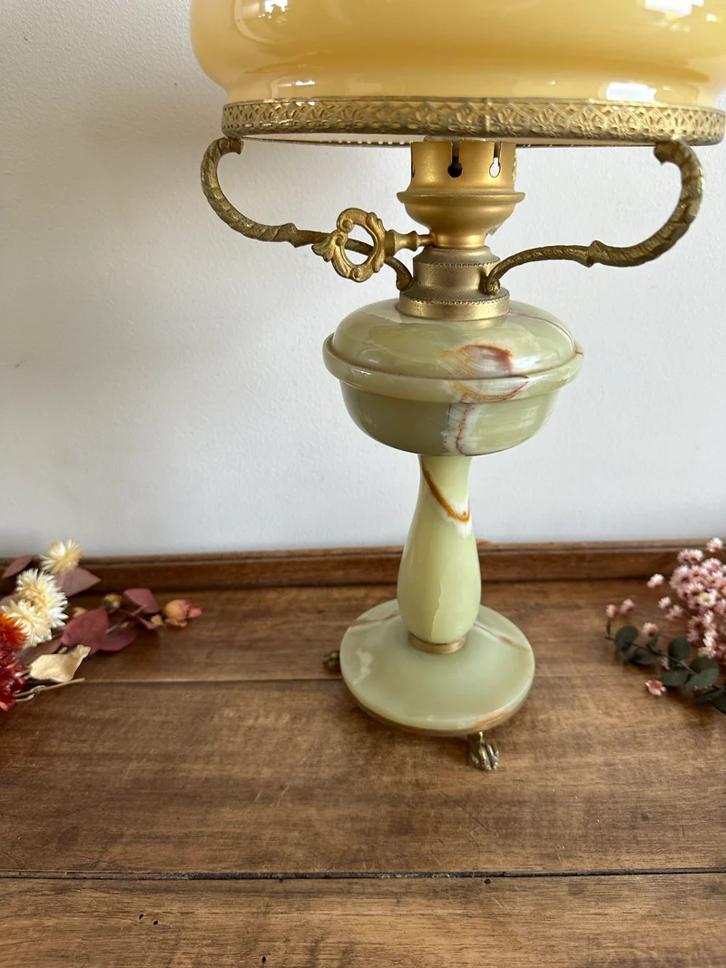 Lampe en onyx avec abat jour en opaline orangée