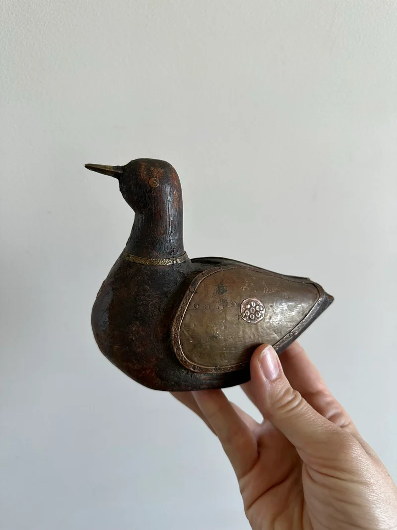 Canards et cygne en bois et laiton anciens
