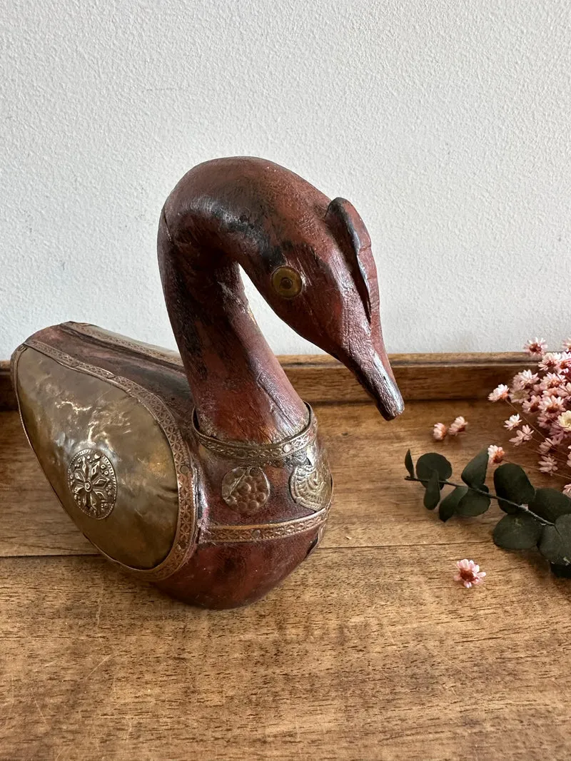 Canards et cygne en bois et laiton anciens