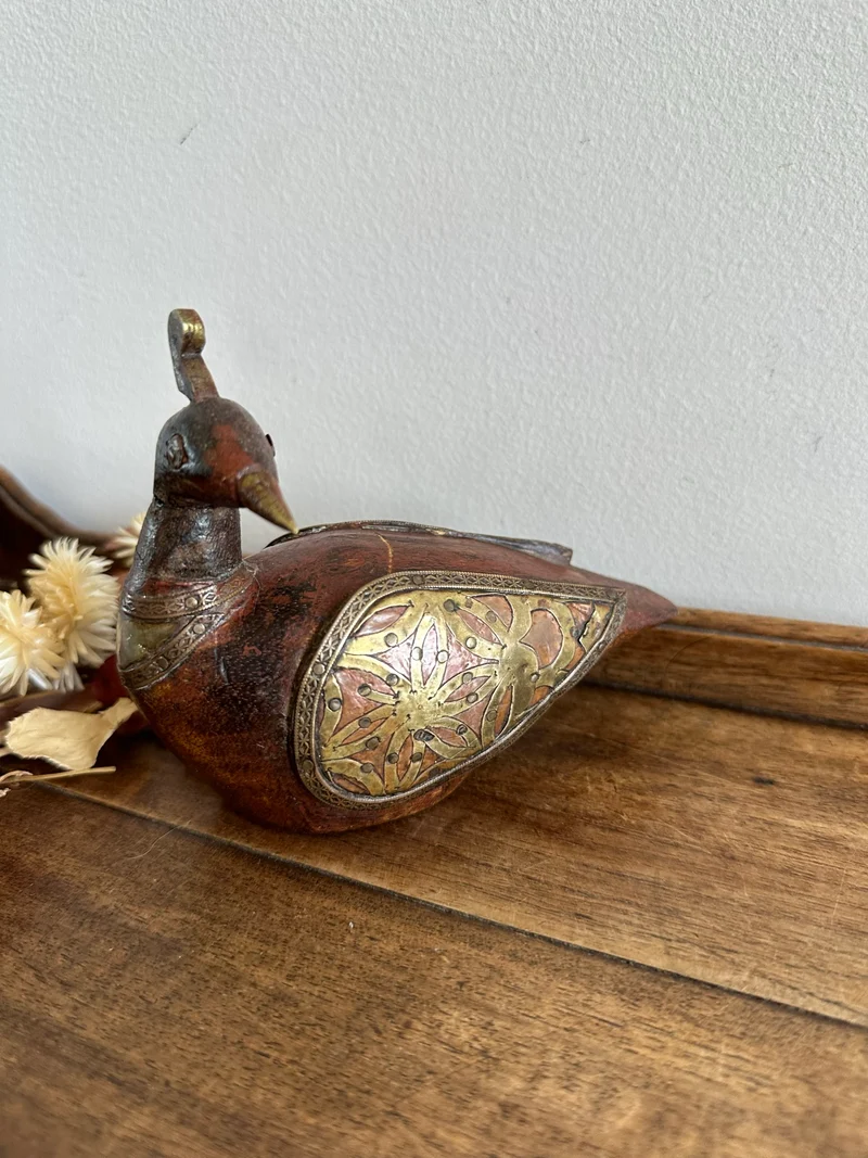 Canards et cygne en bois et laiton anciens