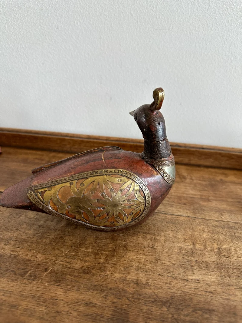 Canards et cygne en bois et laiton anciens