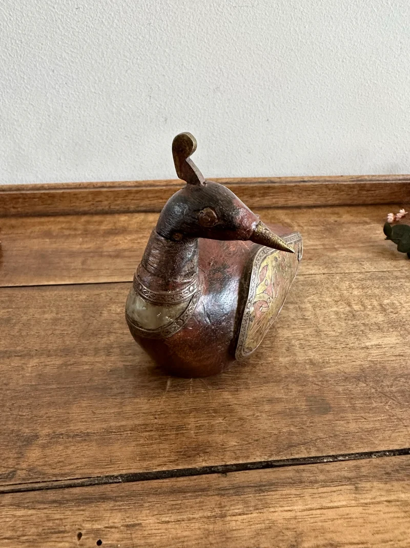Canards et cygne en bois et laiton anciens