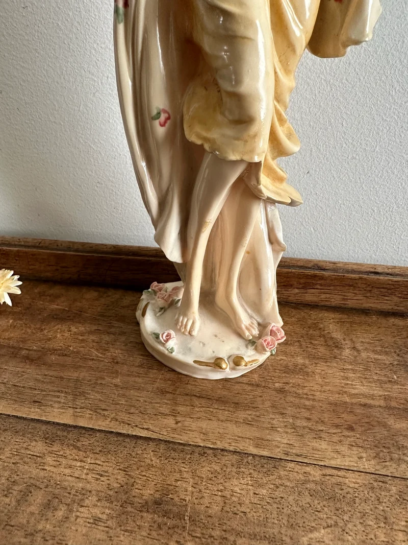 Statuette jeune fille et son enfant en résine