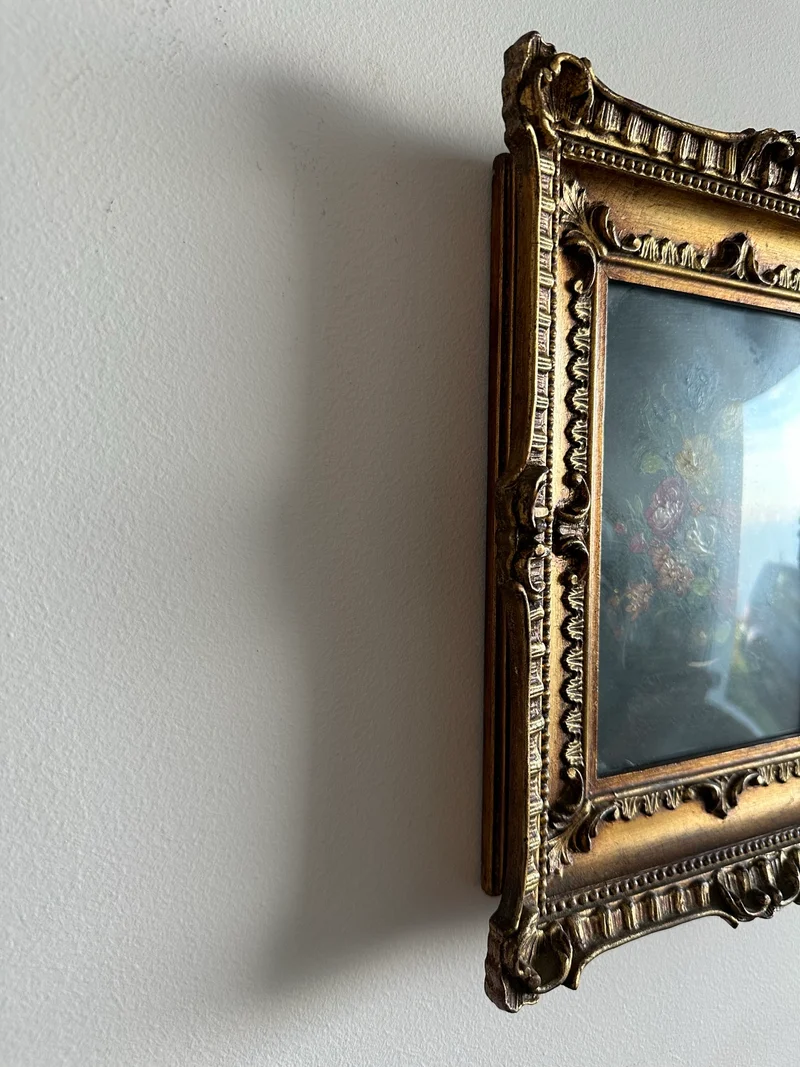 Peinture sur cuivre signée bouquet de fleurs bleues et jaunes