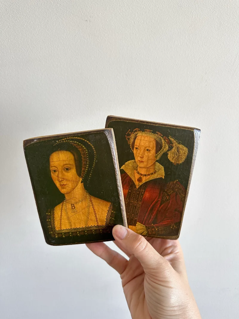 Icône pressée sur bois représentation des épouses d'Henry VIII