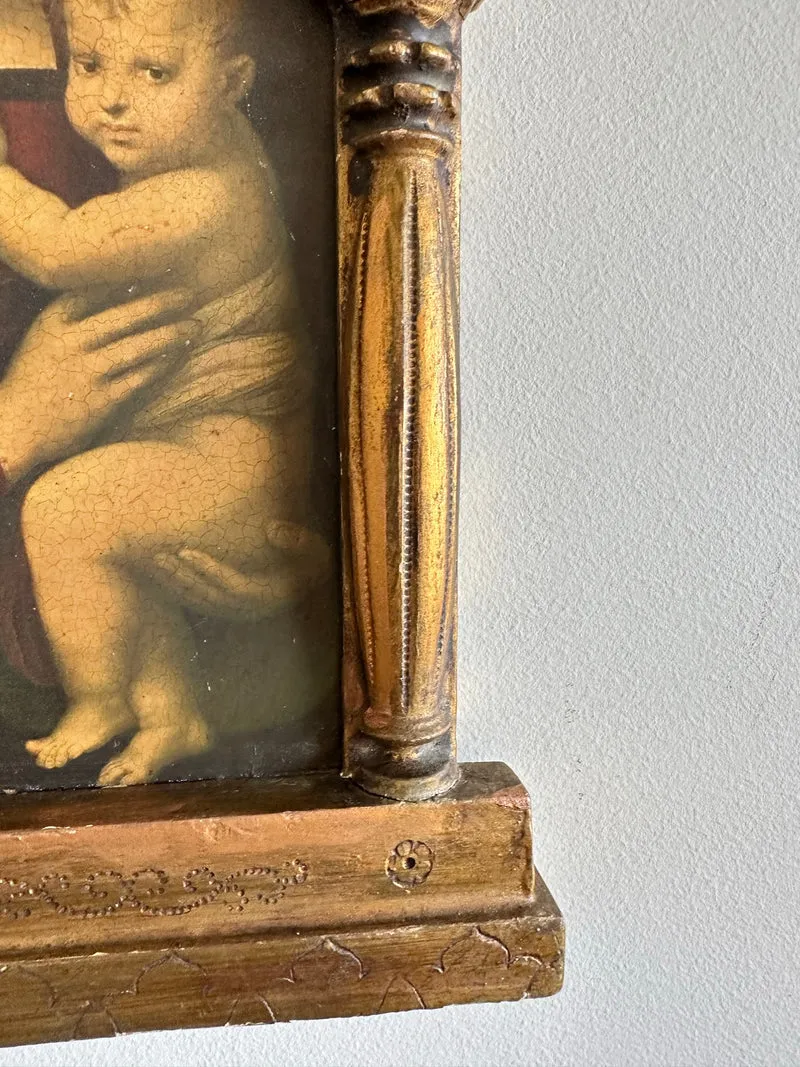 Icône la Vierge et l'enfant sous une arche à colonne dorée et bleue