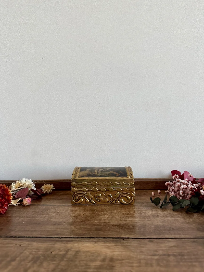 Coffret en bois doré chérubins