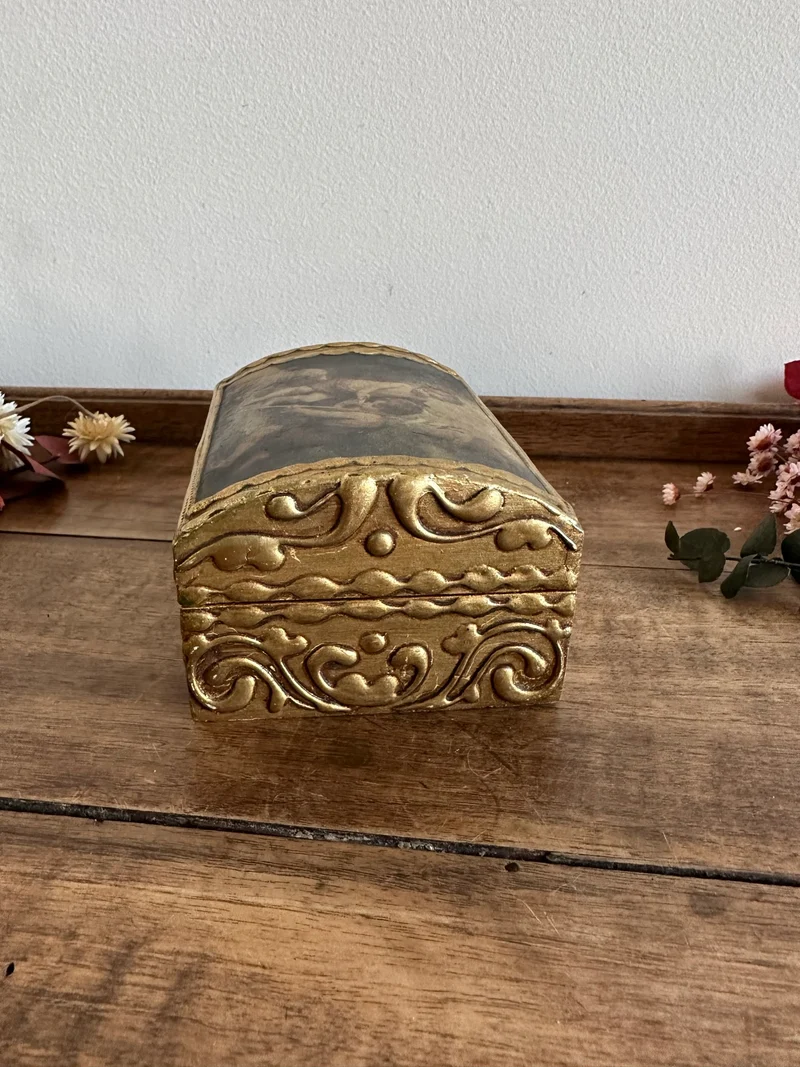 Coffret en bois doré chérubins