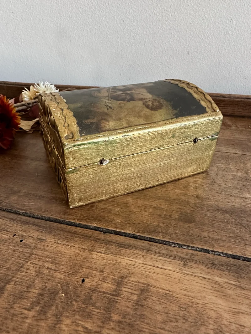 Coffret en bois doré chérubins