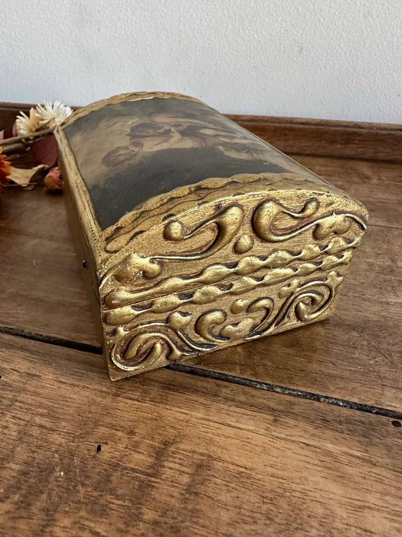 Coffret en bois doré chérubins