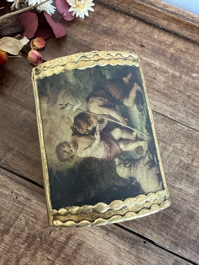 Coffret en bois doré chérubins