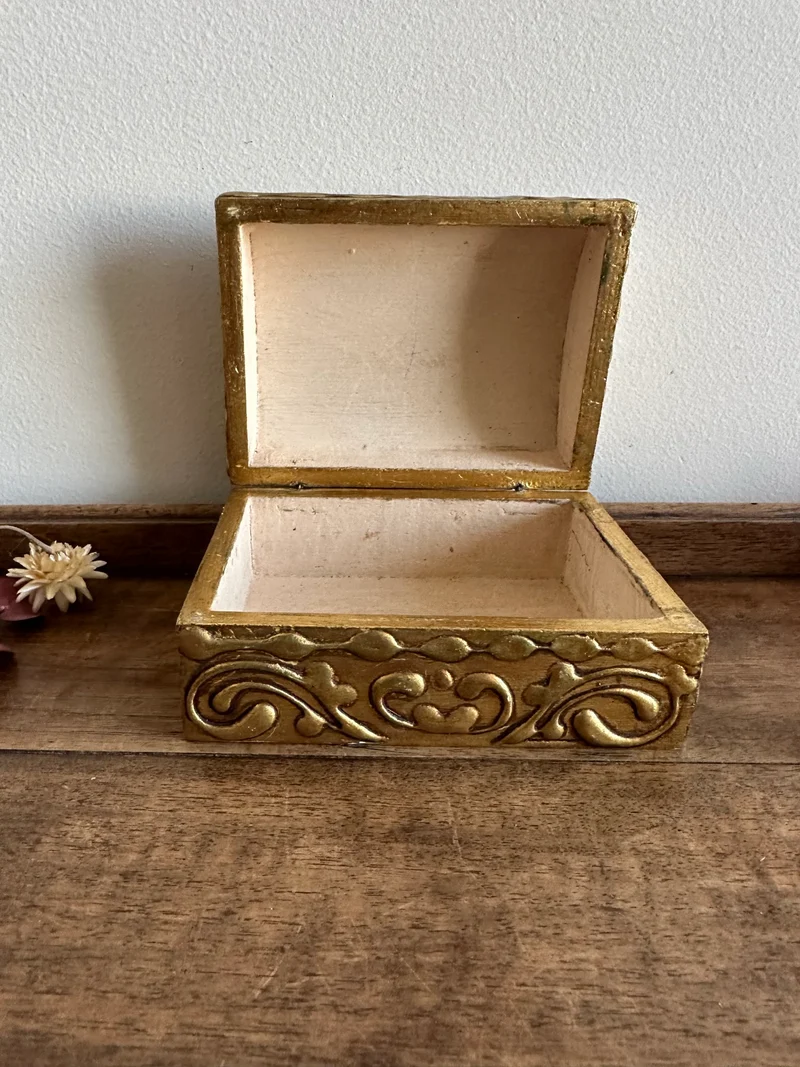 Coffret en bois doré chérubins