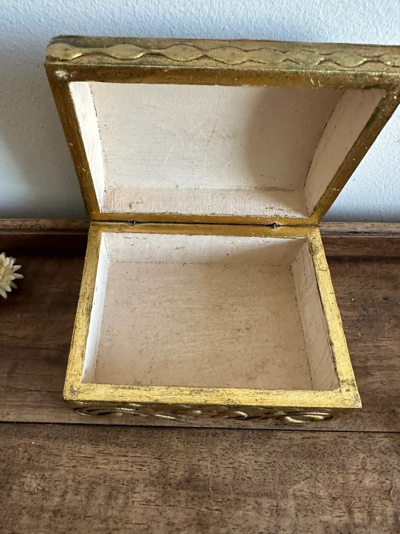 Coffret en bois doré chérubins