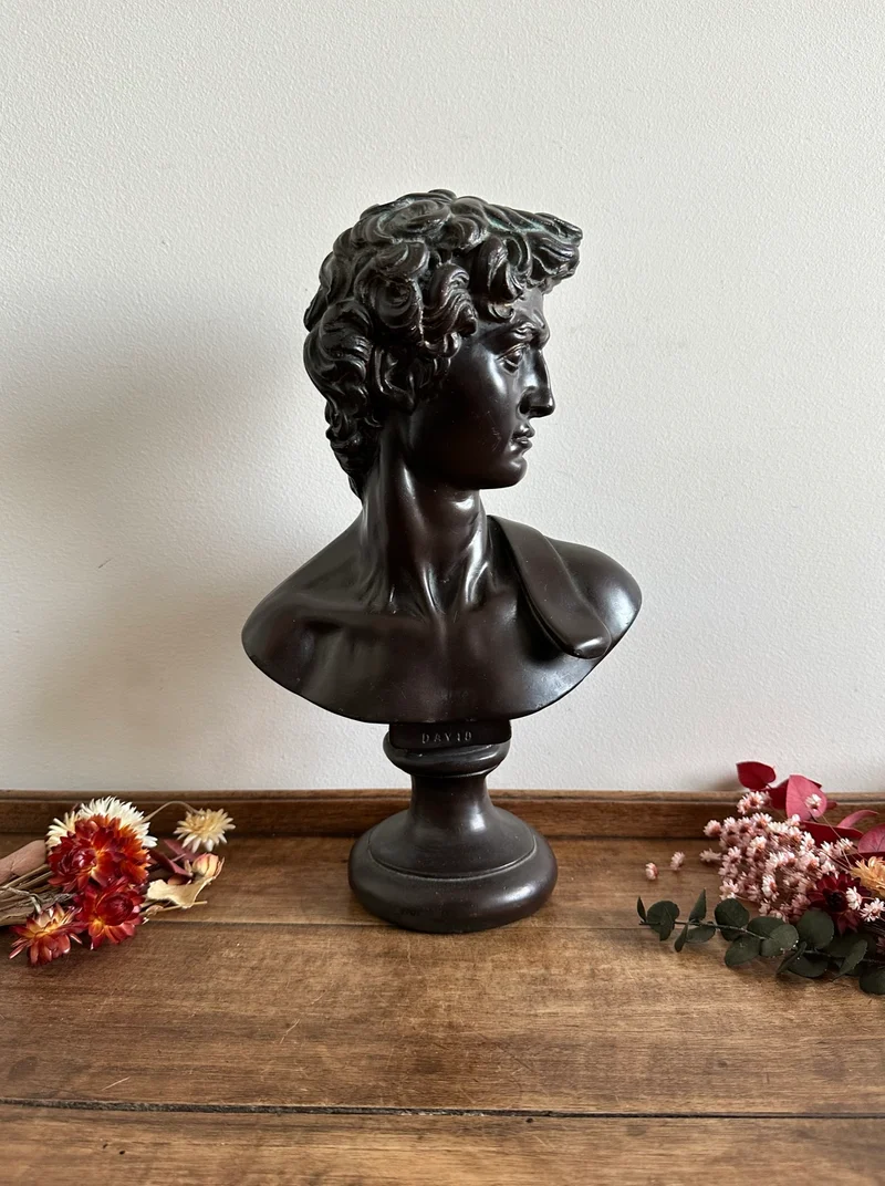 Buste de David en plâtre peint