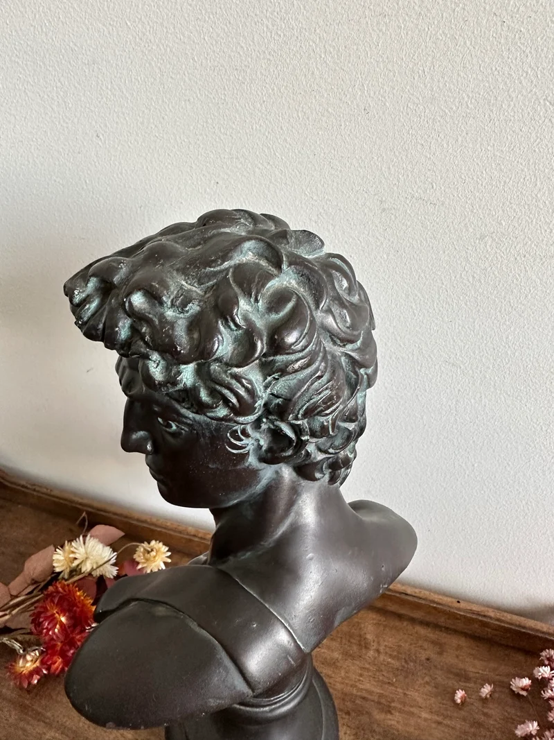 Buste de David en plâtre peint