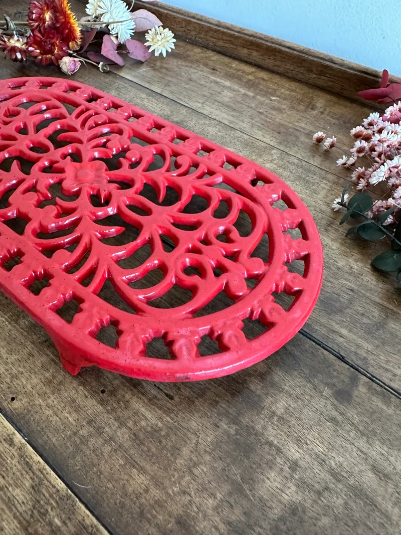 Dessous de plat en fonte peint en rouge