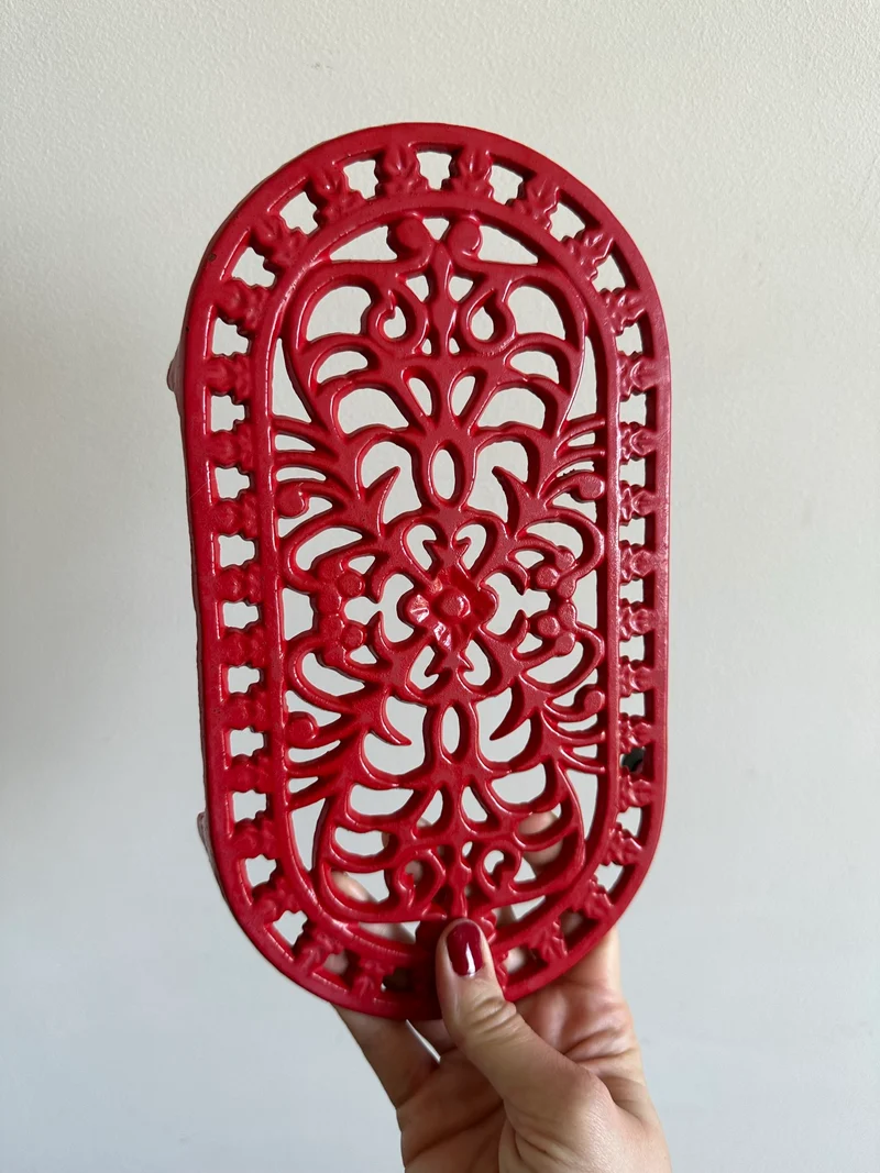 Dessous de plat en fonte peint en rouge