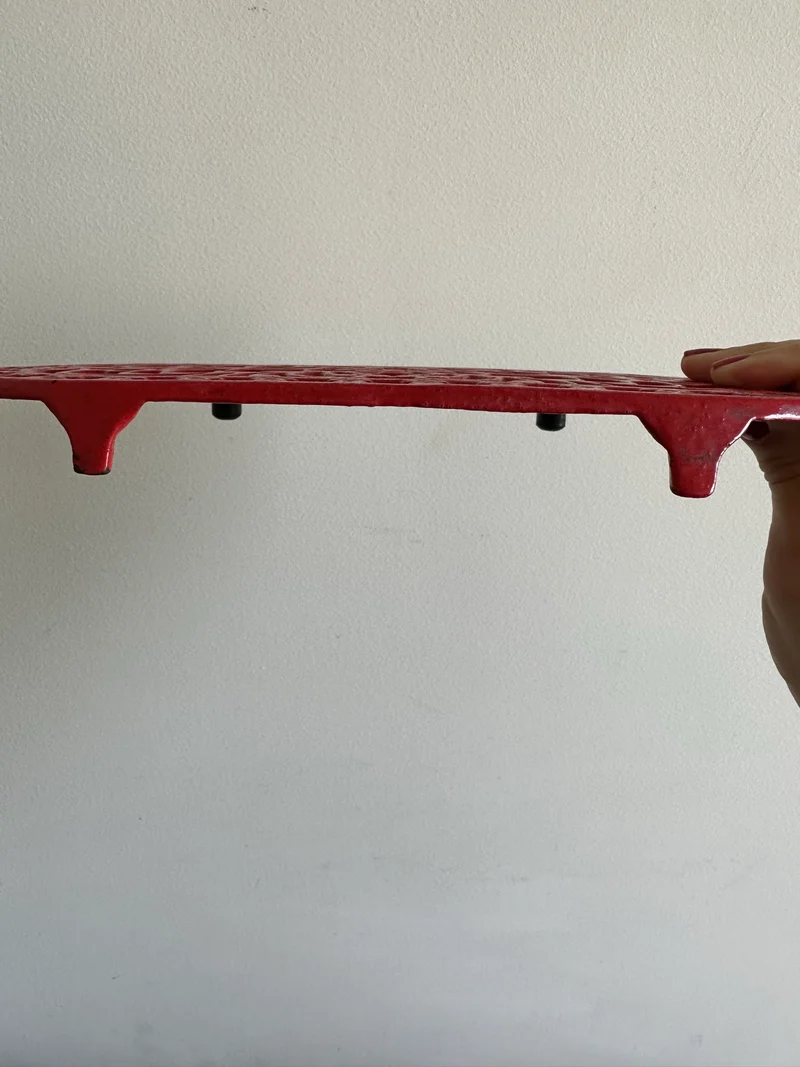 Dessous de plat en fonte peint en rouge