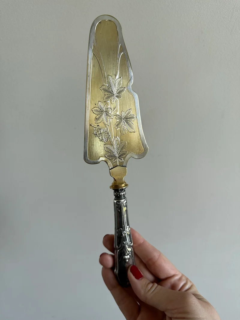 Couverts de service en métal argenté et doré vintage