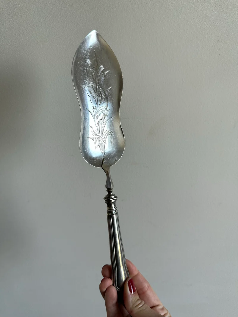 Couverts de service en métal argenté et doré vintage