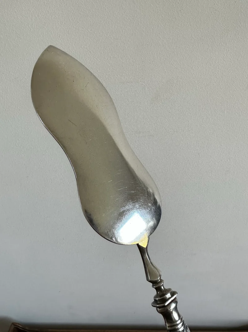 Couverts de service en métal argenté et doré vintage