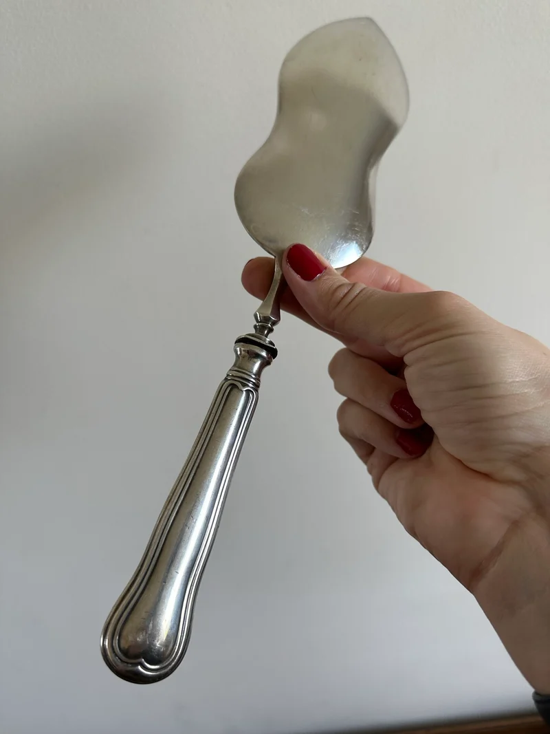 Couverts de service en métal argenté et doré vintage