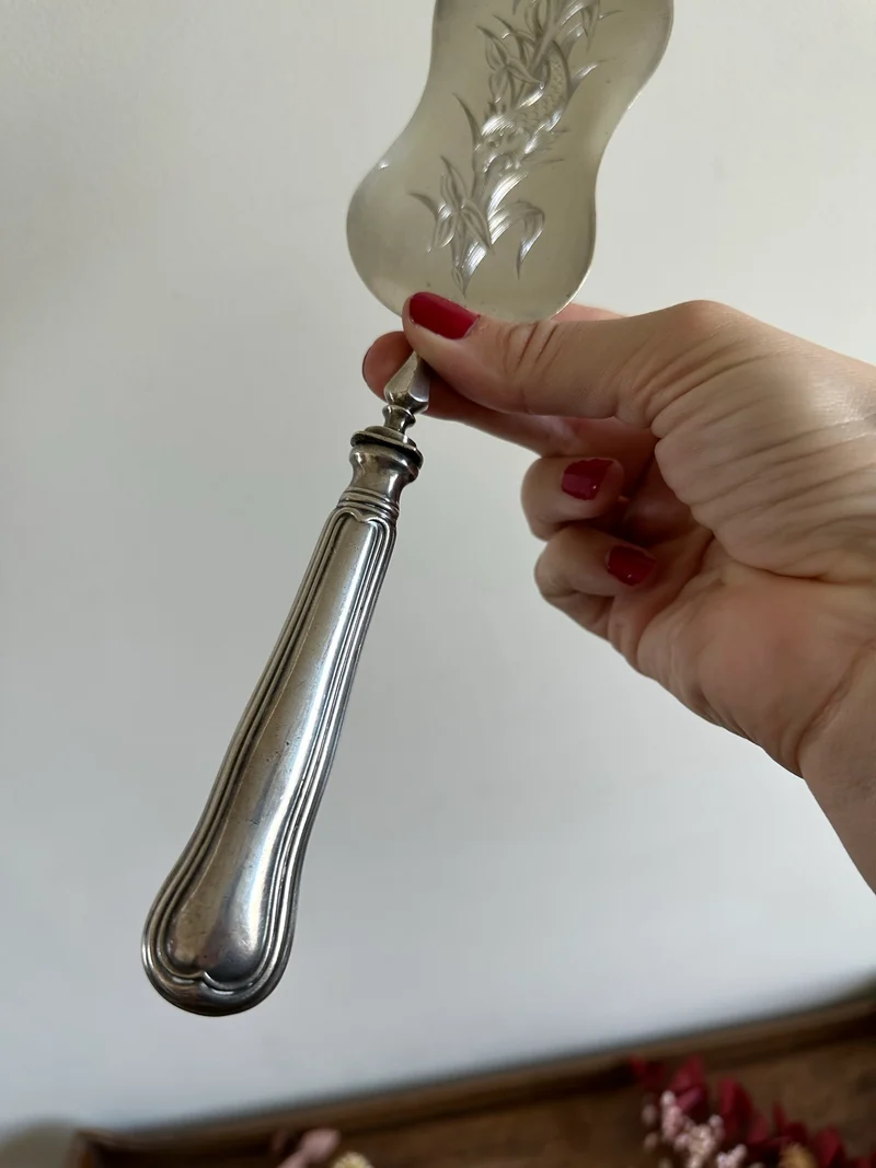 Couverts de service en métal argenté et doré vintage