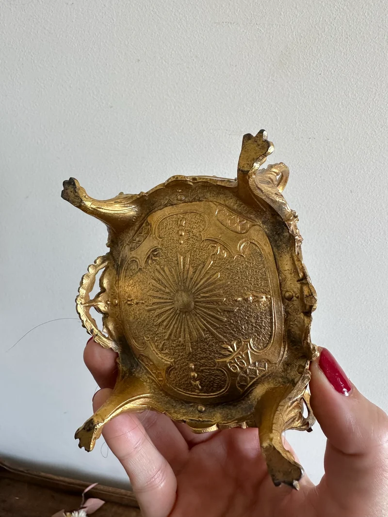 Coffre à bijoux en métal doré style baroque