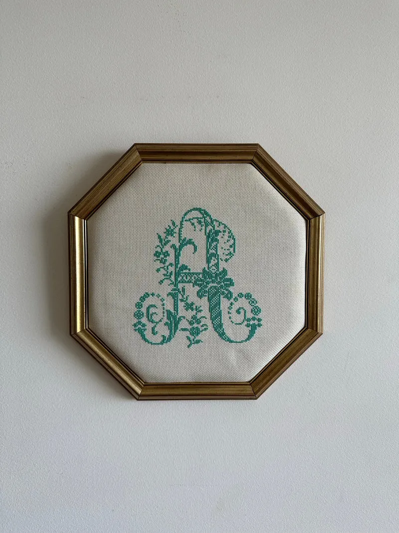 Broderie lettre A