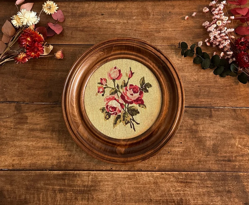 Broderie florale ronde cadre en bois naturel