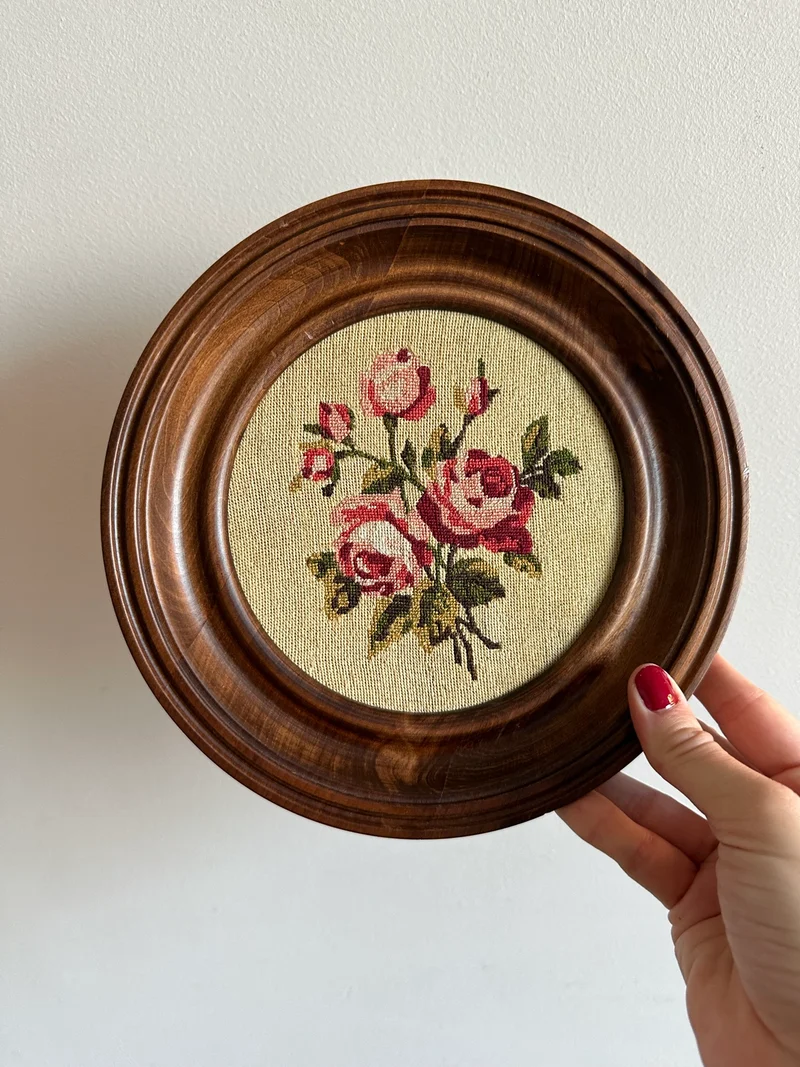 Broderie florale ronde cadre en bois naturel