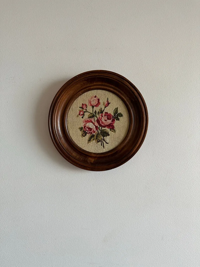 Broderie florale ronde cadre en bois naturel