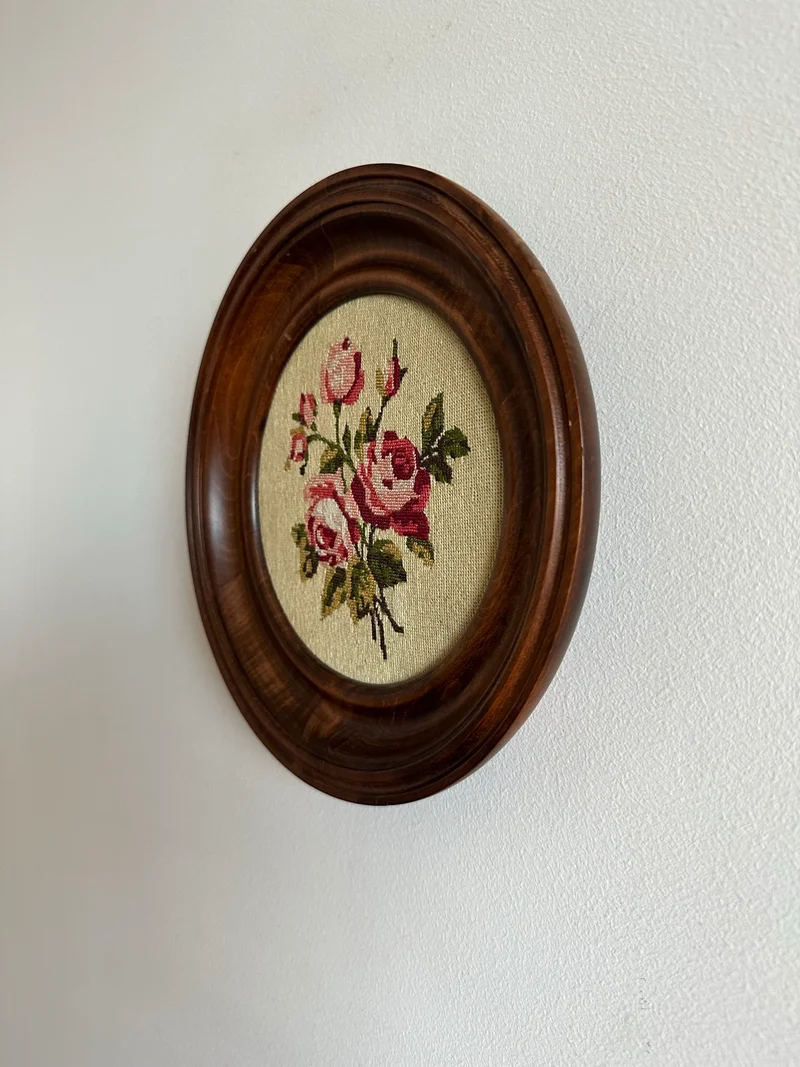 Broderie florale ronde cadre en bois naturel