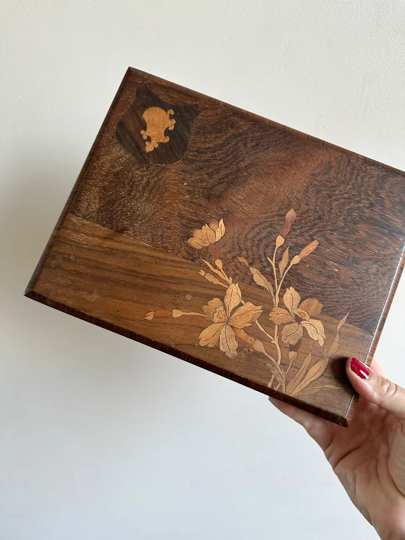 Boite en bois marqueterie florale début 1900