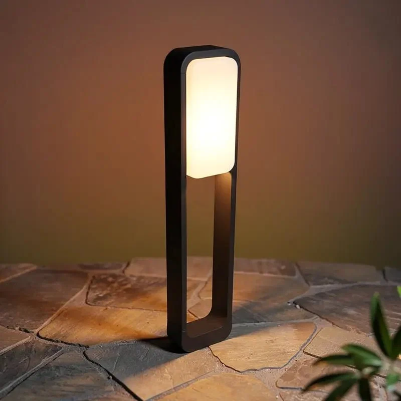 Borne extérieure LED STICKER : lumineuse design pour éclairage extérieur du jardin