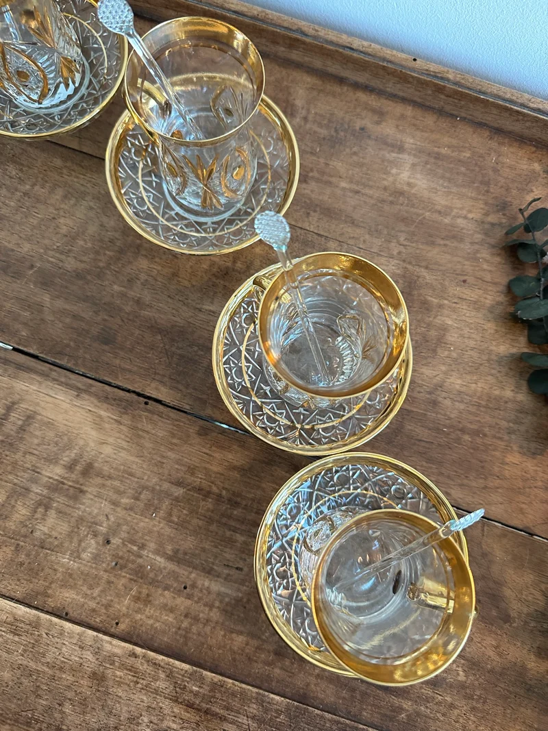 Service à café ou à liqueur en verre ciselé détails dorés