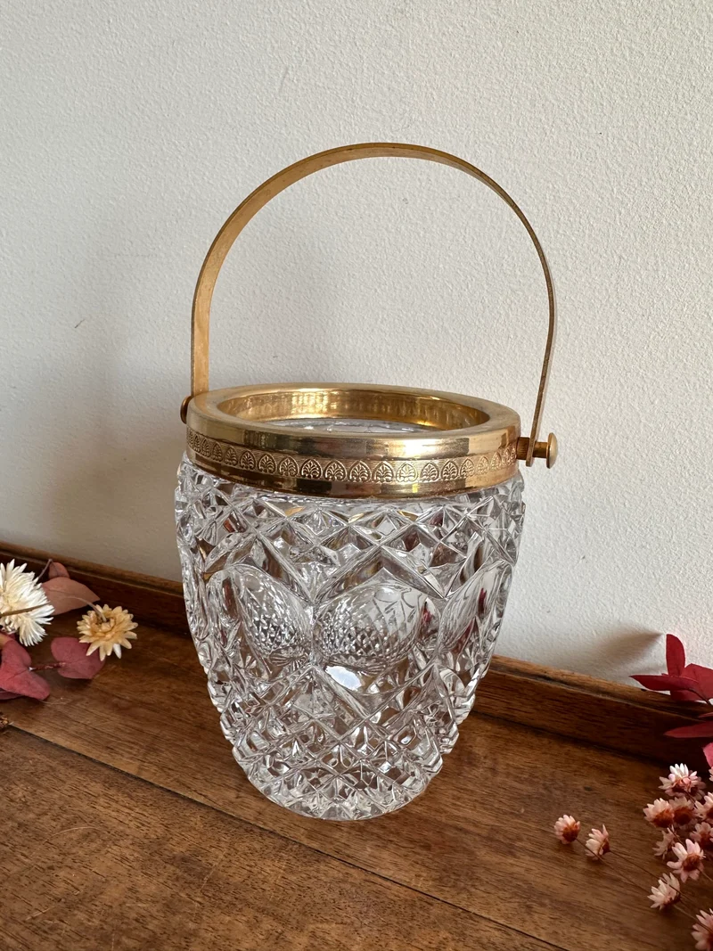 Pot à glaçons en verre ciselé et armature dorée