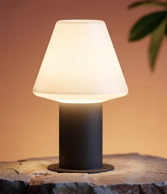 Borne extérieure MISTU-P : éclairage design pour jardin et terrasse