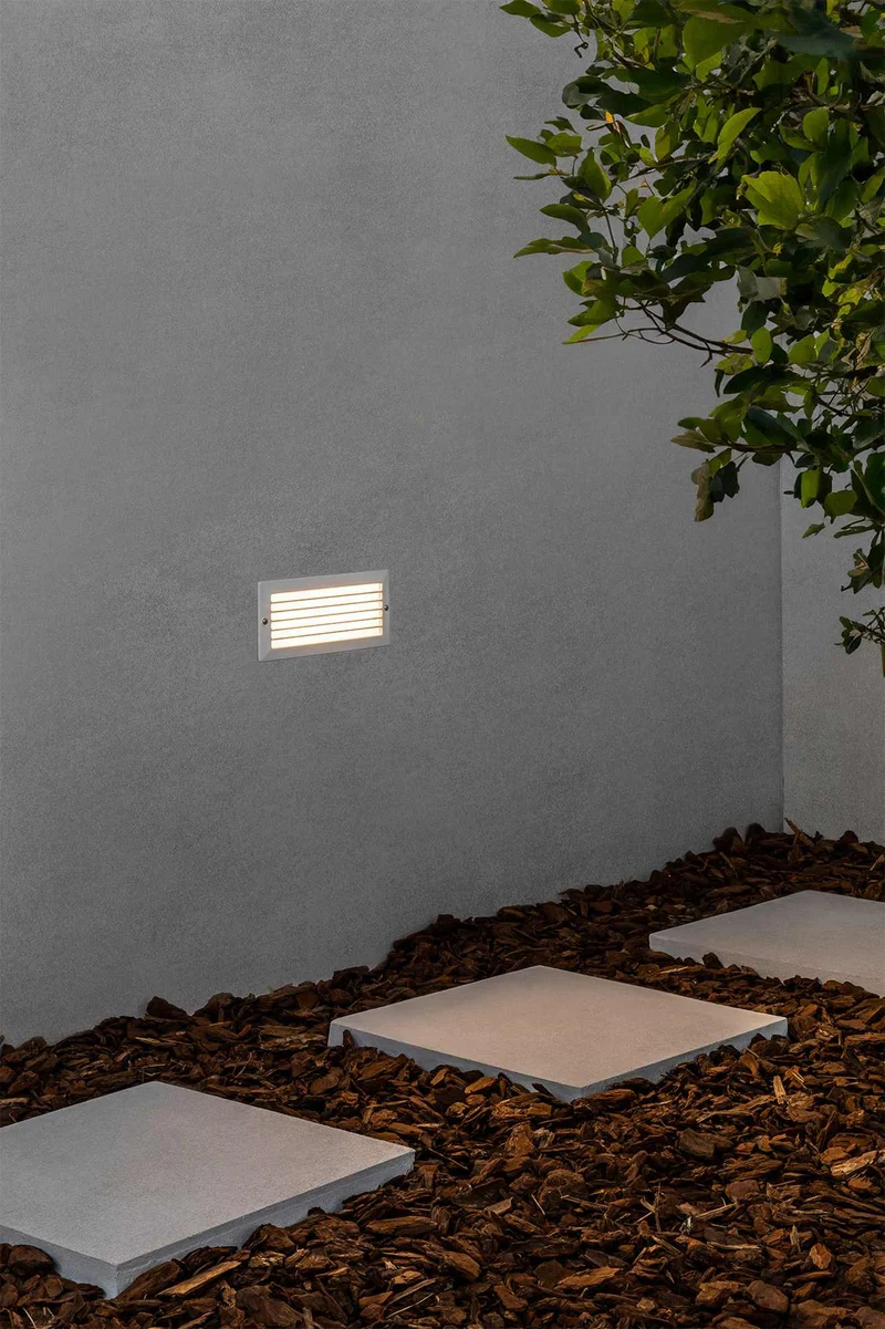 Applique extérieure encastrable LED 5W STRIPE blanche ou noire avec grille