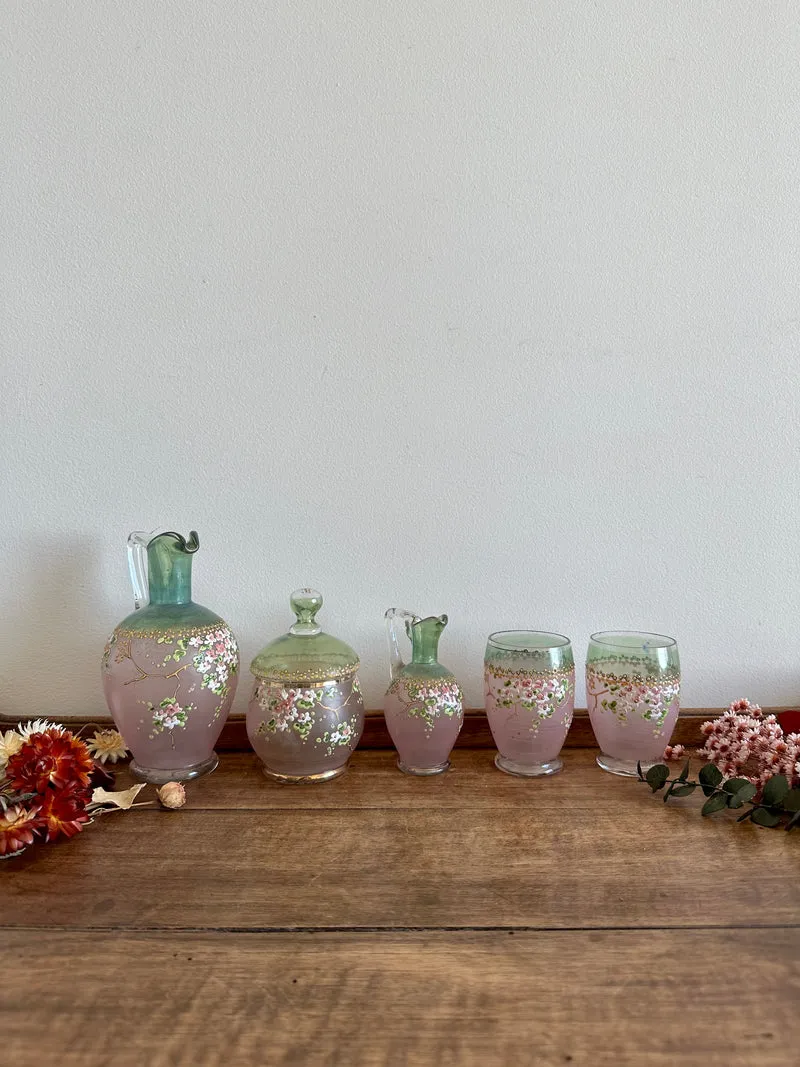 Ensemble en verre rose et vert décoré de petites fleurs peintes à la main verre fumé