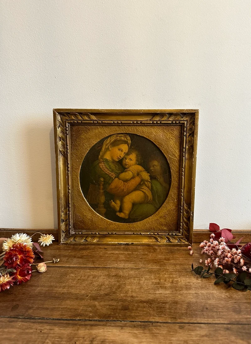 Représentation de la vierge à la chaise encadrement en bois doré
