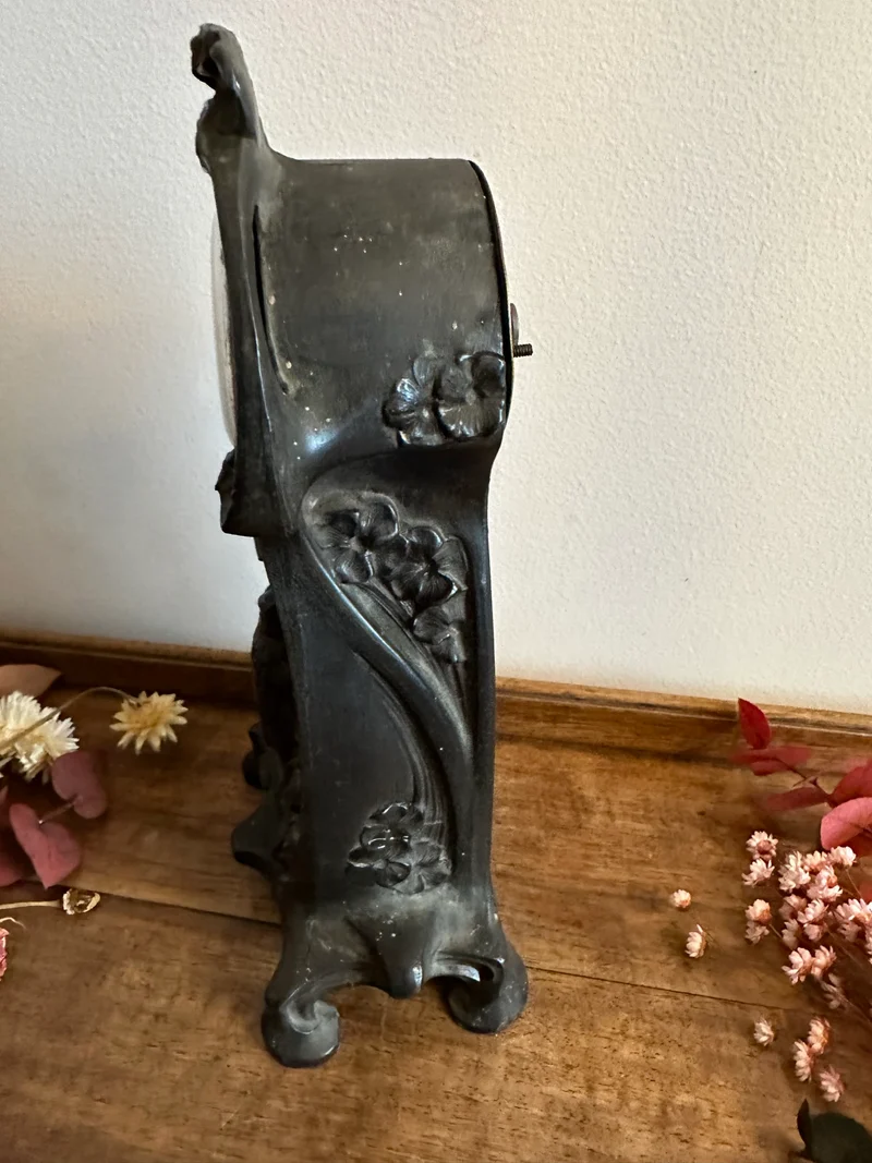 Horloge vintage style art nouveau sculptée