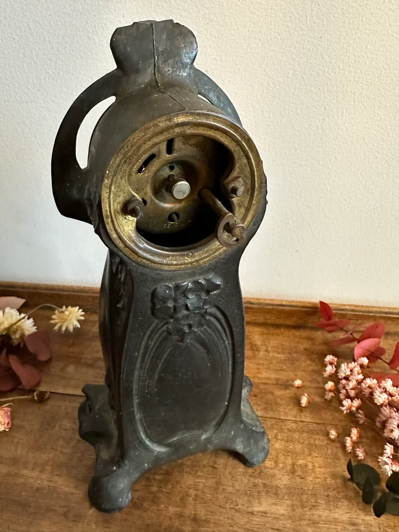 Horloge vintage style art nouveau sculptée