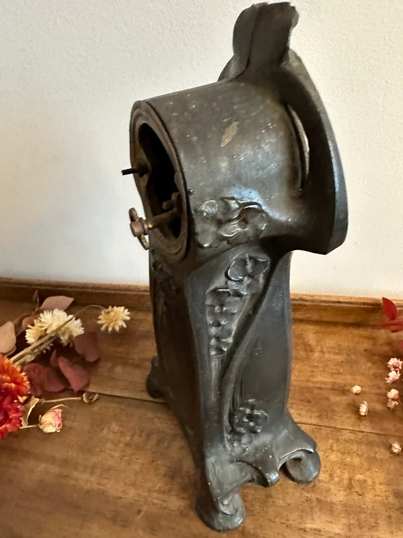Horloge vintage style art nouveau sculptée