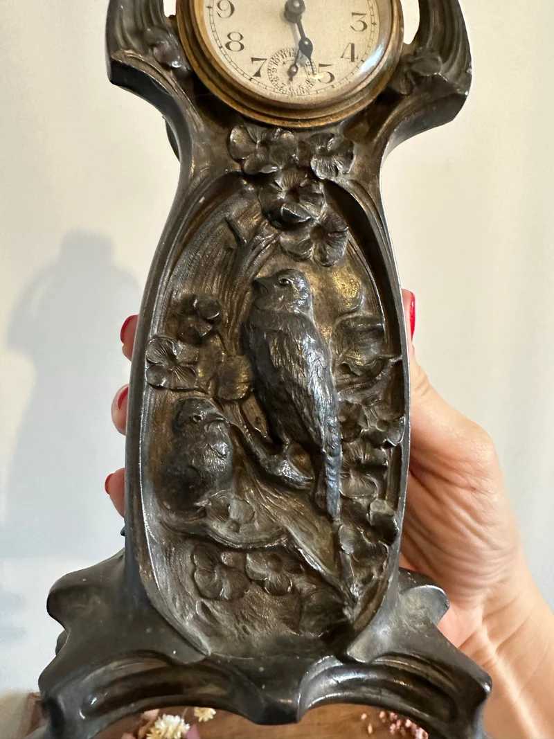 Horloge vintage style art nouveau sculptée